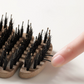 Cepillo para el cabello con cerdas de jabalí y diseño curvo