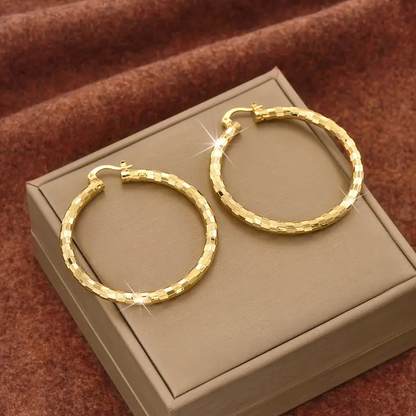 Boucles d'oreilles créoles texturées minimalistes pour femme – Bijou rond statement