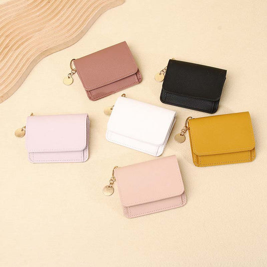 👛 PROMO FLASH 50 % ! 🌸 Porte-Monnaie en Cuir PU Texture Lychee – Compartiment Principal + Zippé + 5 Fentes Cartes + Fenêtre ID, Chaîne Décorative, Fermeture à Pression, 6 Couleurs 🏆